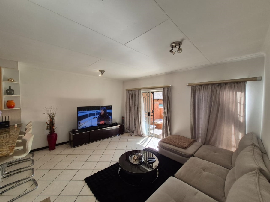 2 Bedroom Property for Sale in Mooikloof Country Residences Gauteng