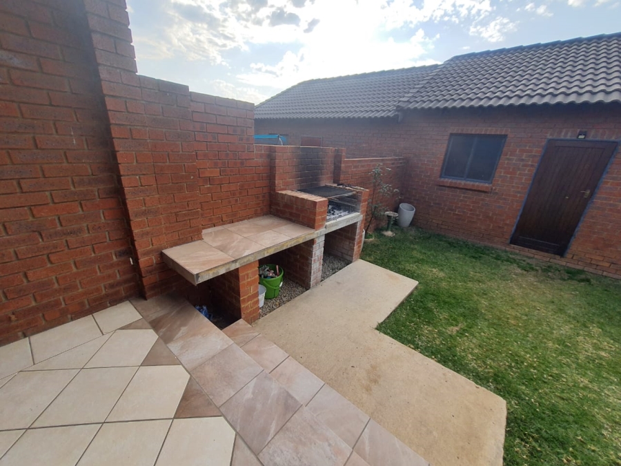 2 Bedroom Property for Sale in Mooikloof Country Residences Gauteng