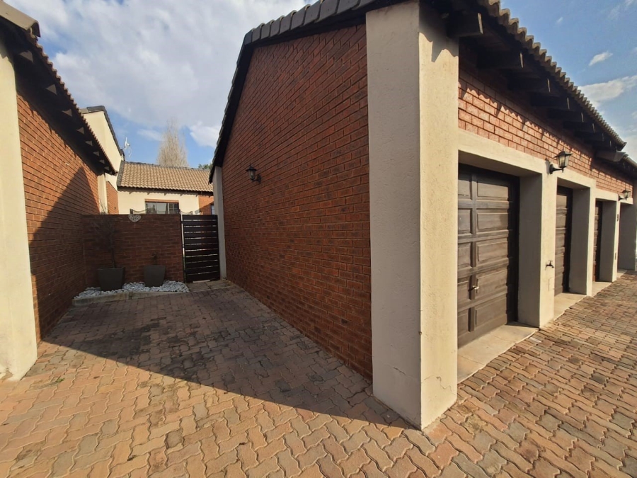 2 Bedroom Property for Sale in Mooikloof Country Residences Gauteng