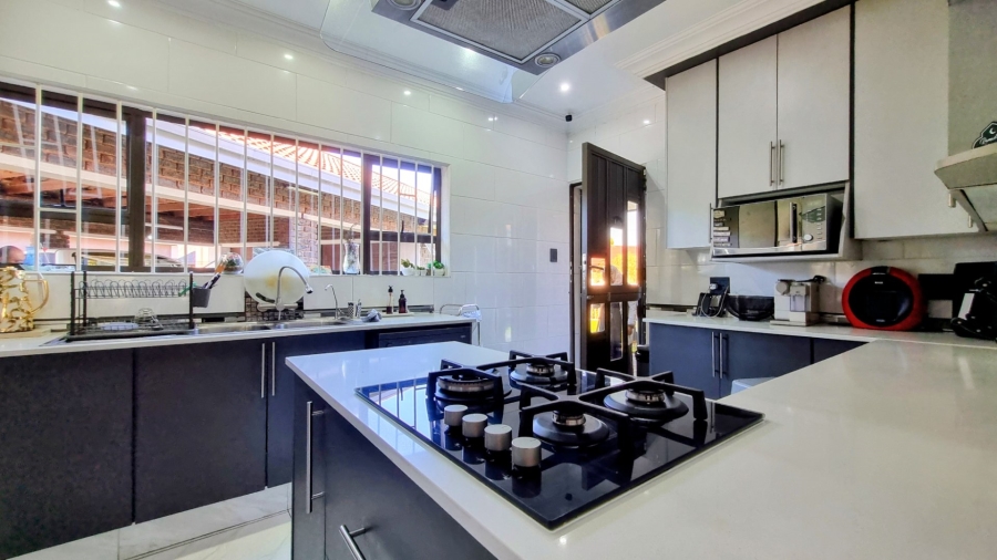 3 Bedroom Property for Sale in Falcon Ridge Gauteng