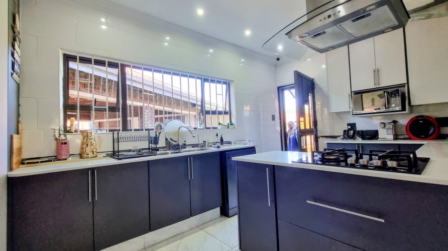 3 Bedroom Property for Sale in Falcon Ridge Gauteng