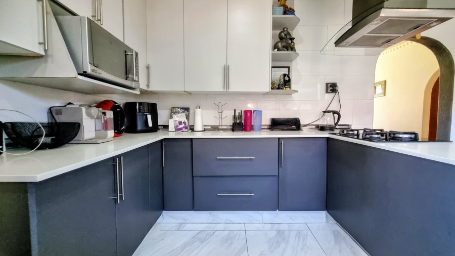 3 Bedroom Property for Sale in Falcon Ridge Gauteng