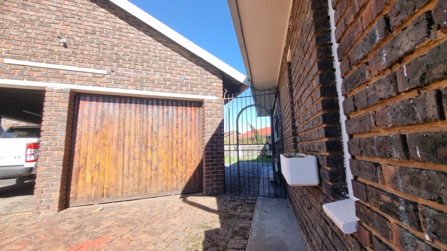 3 Bedroom Property for Sale in Falcon Ridge Gauteng