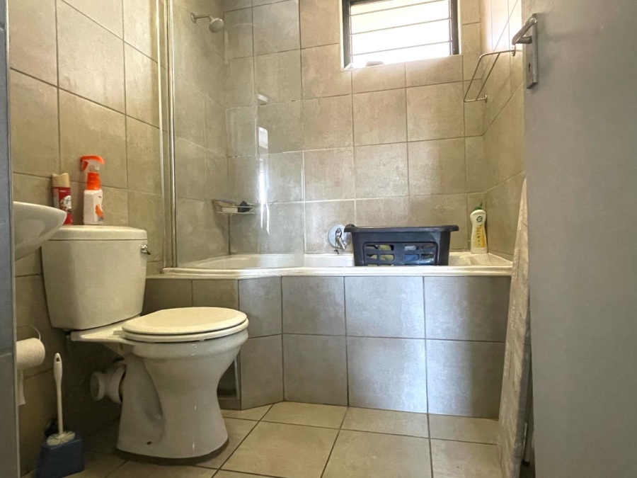 2 Bedroom Property for Sale in La Montagne Gauteng
