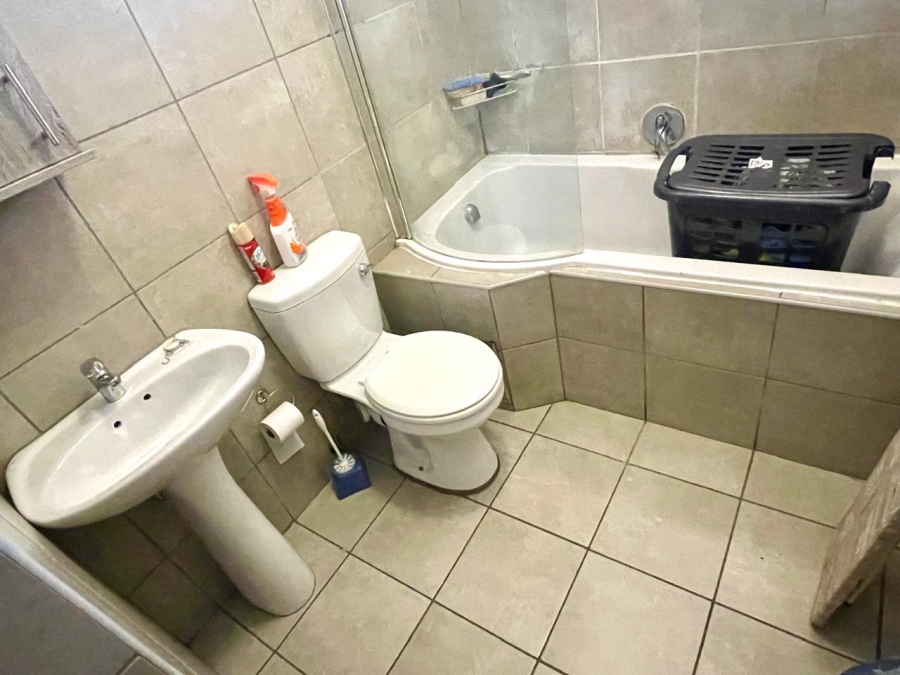 2 Bedroom Property for Sale in La Montagne Gauteng