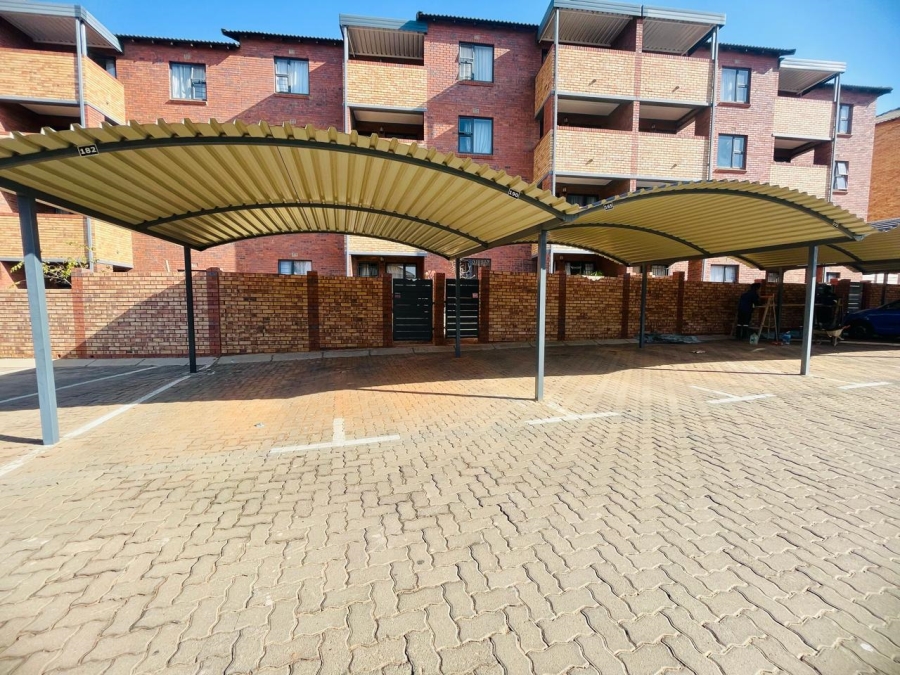 2 Bedroom Property for Sale in La Montagne Gauteng