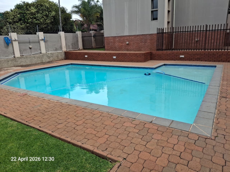 2 Bedroom Property for Sale in Glenanda Gauteng
