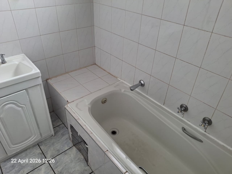 2 Bedroom Property for Sale in Glenanda Gauteng