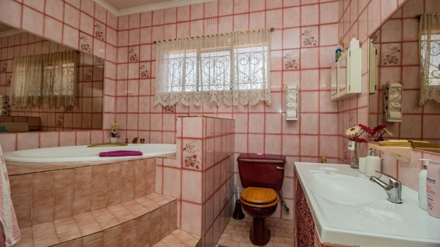 3 Bedroom Property for Sale in Bonaero Park Gauteng