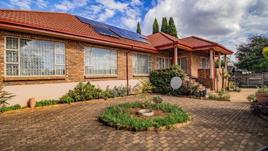 3 Bedroom Property for Sale in Bonaero Park Gauteng