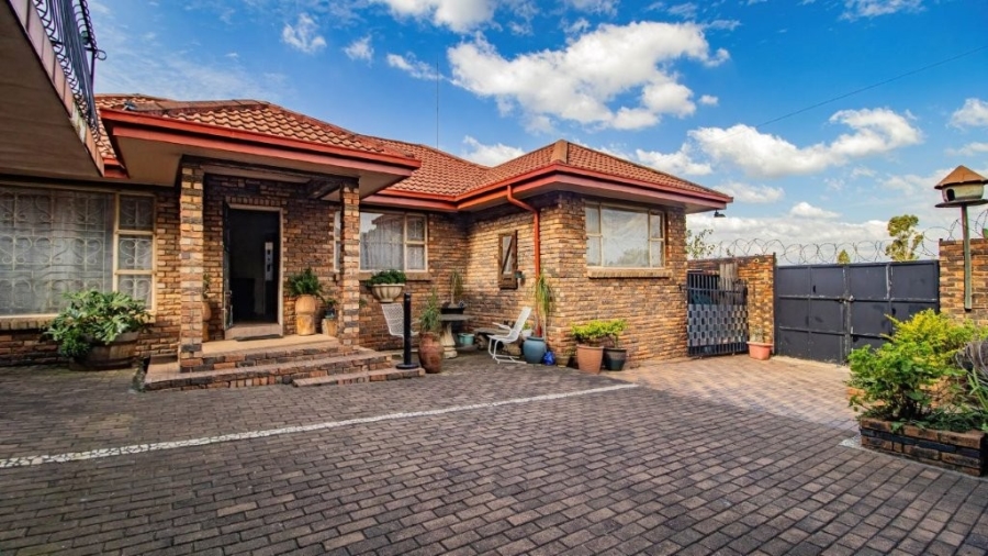 3 Bedroom Property for Sale in Bonaero Park Gauteng
