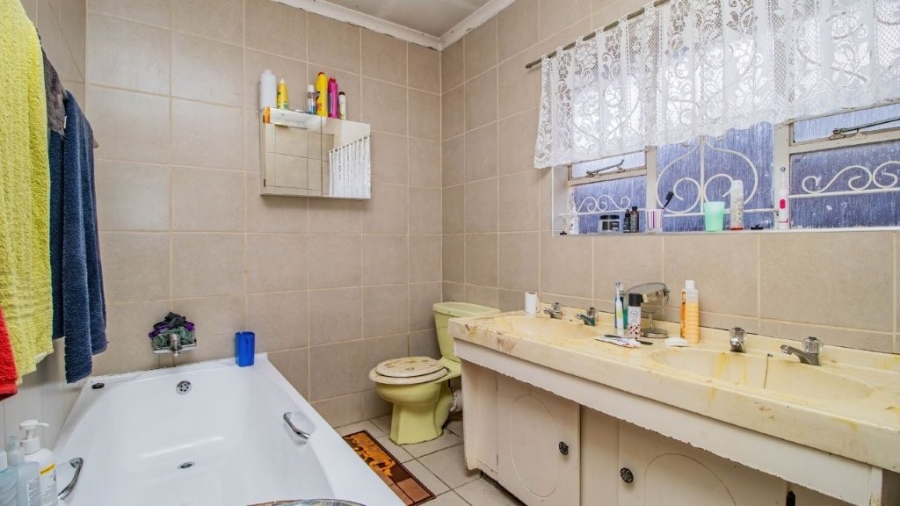 3 Bedroom Property for Sale in Bonaero Park Gauteng