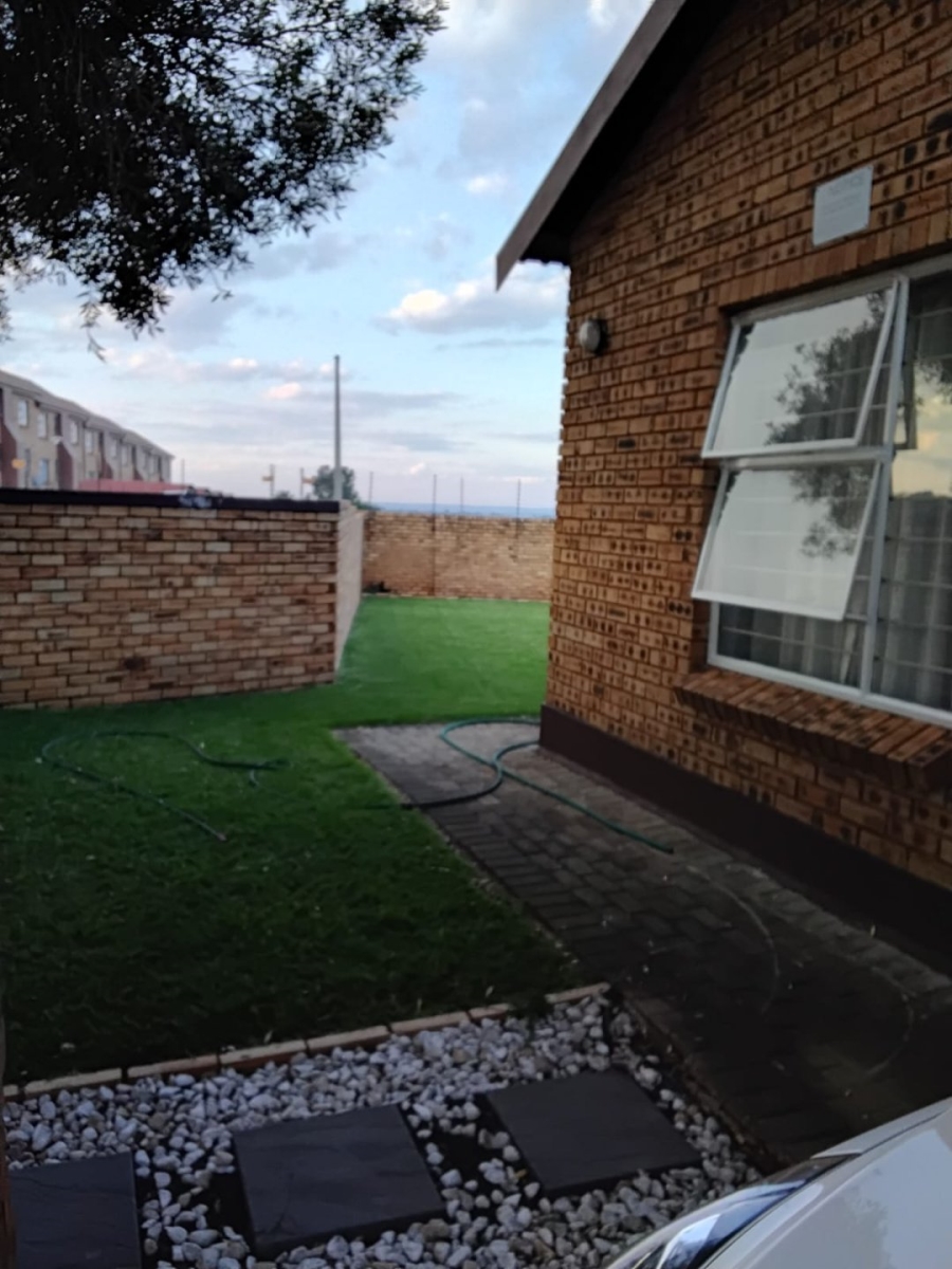2 Bedroom Property for Sale in Honeypark Gauteng
