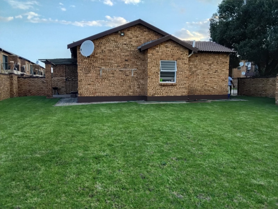 2 Bedroom Property for Sale in Honeypark Gauteng