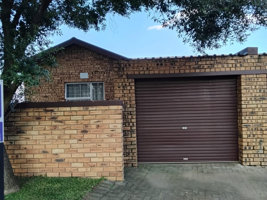 2 Bedroom Property for Sale in Honeypark Gauteng
