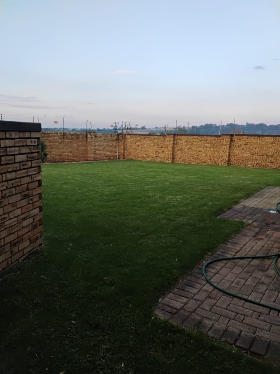 2 Bedroom Property for Sale in Honeypark Gauteng