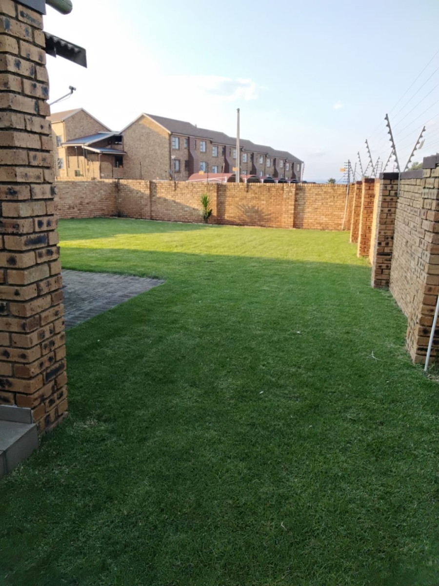 2 Bedroom Property for Sale in Honeypark Gauteng