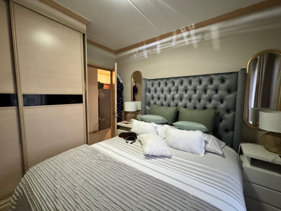 1 Bedroom Property for Sale in Noordwyk Gauteng