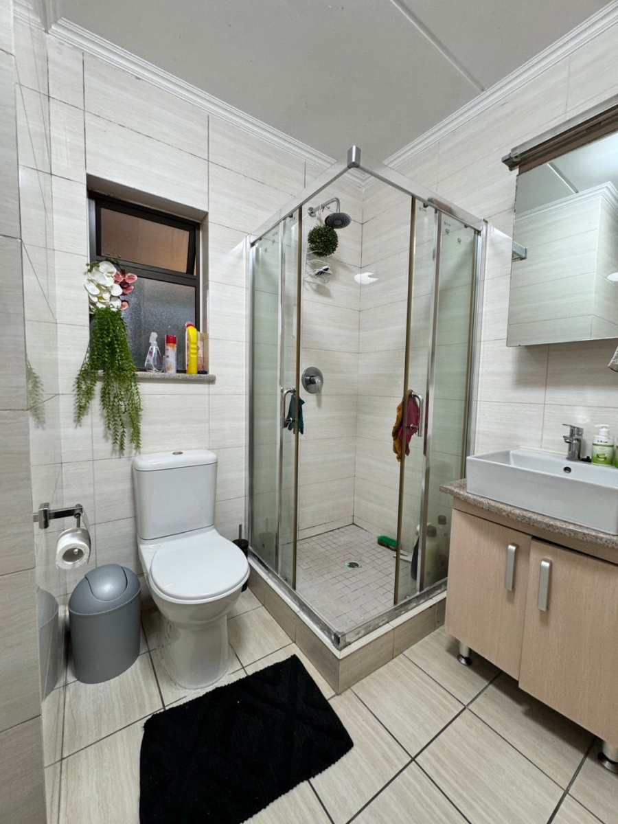 1 Bedroom Property for Sale in Noordwyk Gauteng