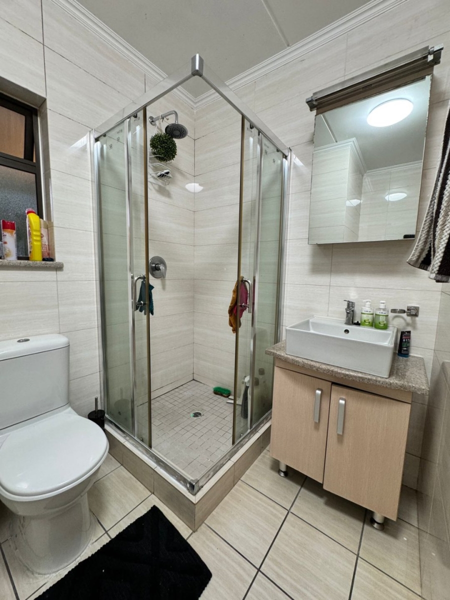 1 Bedroom Property for Sale in Noordwyk Gauteng