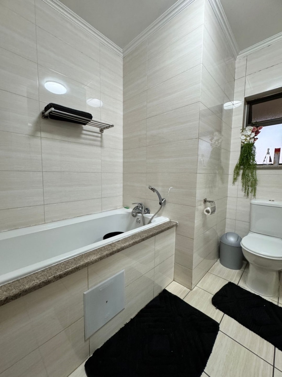 1 Bedroom Property for Sale in Noordwyk Gauteng