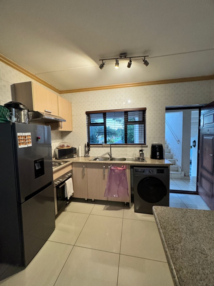 1 Bedroom Property for Sale in Noordwyk Gauteng