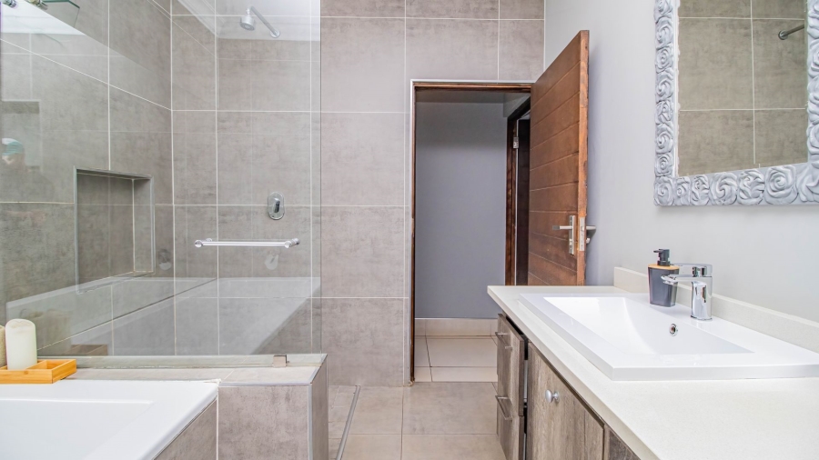 4 Bedroom Property for Sale in Serengeti Lifestyle Estate Gauteng