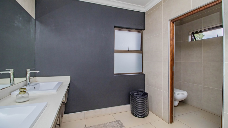 4 Bedroom Property for Sale in Serengeti Lifestyle Estate Gauteng