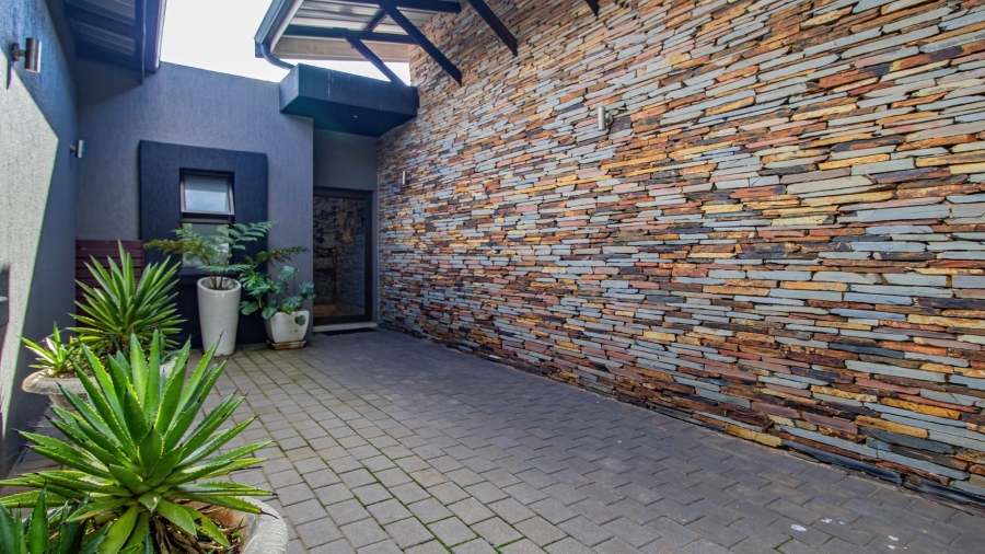 4 Bedroom Property for Sale in Serengeti Lifestyle Estate Gauteng
