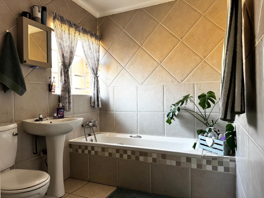 2 Bedroom Property for Sale in Amberfield Gauteng