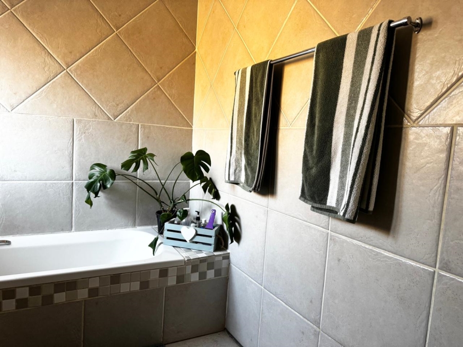 2 Bedroom Property for Sale in Amberfield Gauteng