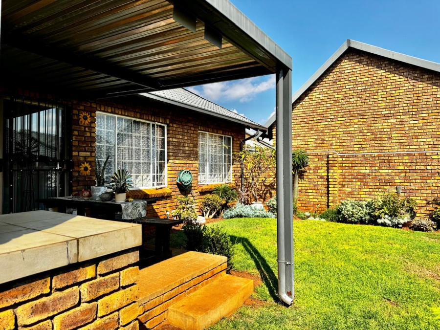 2 Bedroom Property for Sale in Amberfield Gauteng