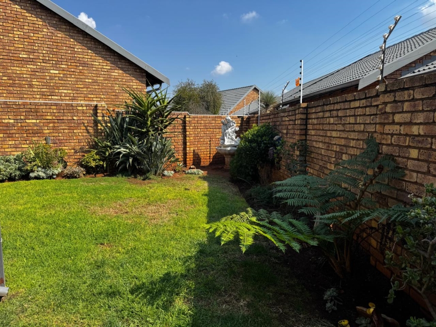 2 Bedroom Property for Sale in Amberfield Gauteng