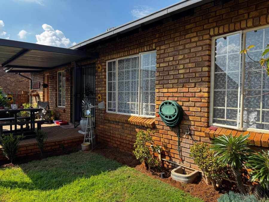 2 Bedroom Property for Sale in Amberfield Gauteng