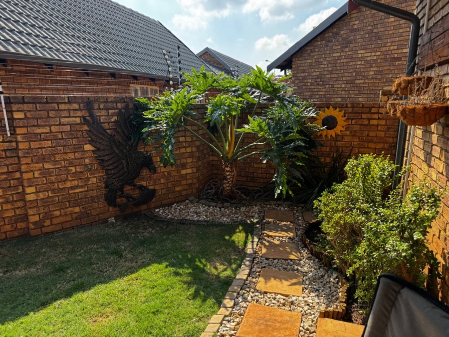 2 Bedroom Property for Sale in Amberfield Gauteng