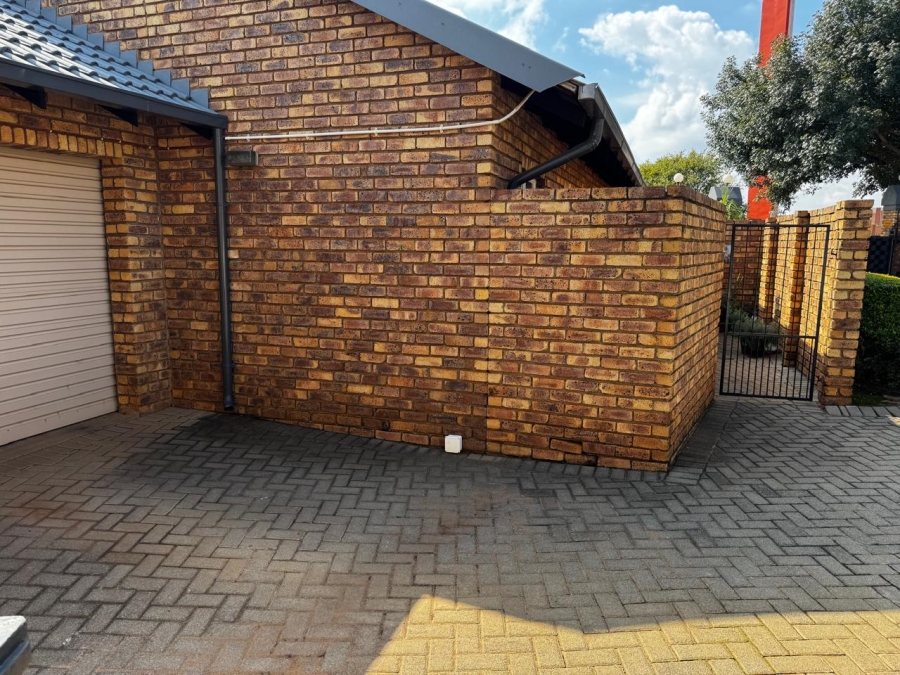2 Bedroom Property for Sale in Amberfield Gauteng