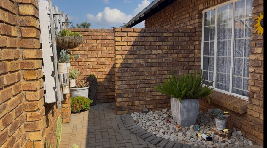 2 Bedroom Property for Sale in Amberfield Gauteng