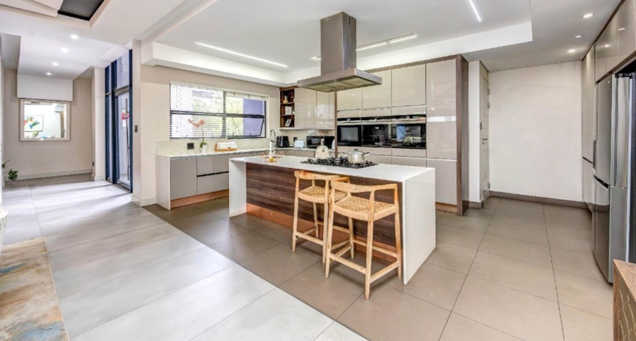 5 Bedroom Property for Sale in Cedar Lakes Gauteng