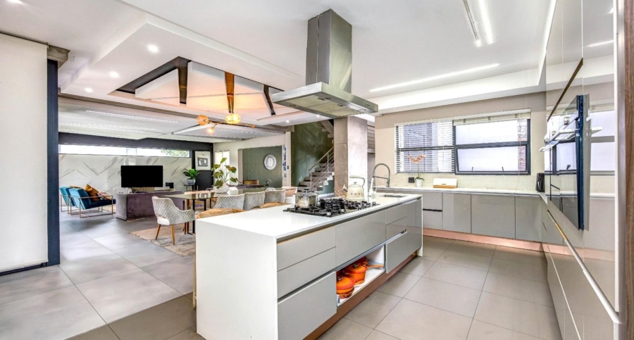 5 Bedroom Property for Sale in Cedar Lakes Gauteng
