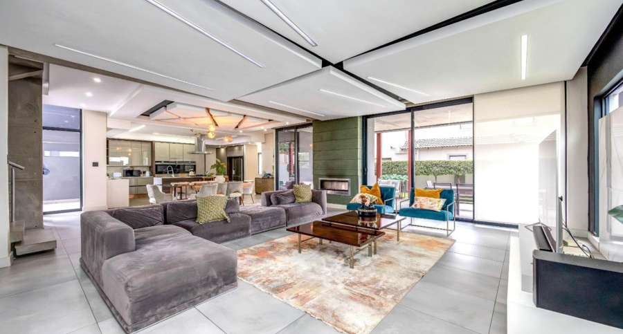 5 Bedroom Property for Sale in Cedar Lakes Gauteng