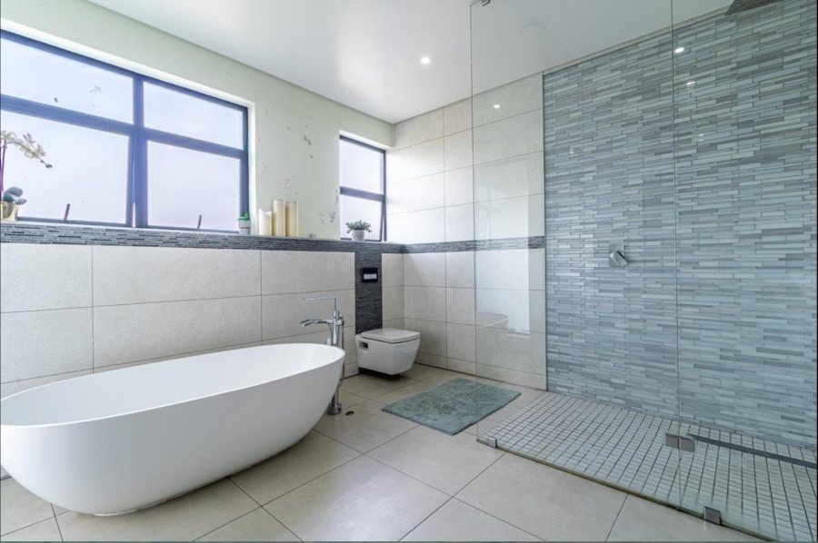 5 Bedroom Property for Sale in Cedar Lakes Gauteng