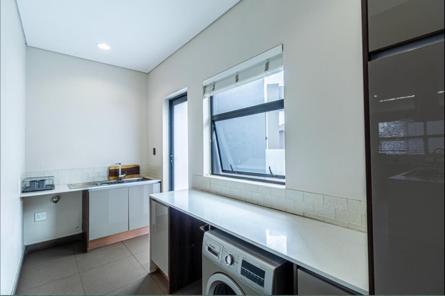 5 Bedroom Property for Sale in Cedar Lakes Gauteng