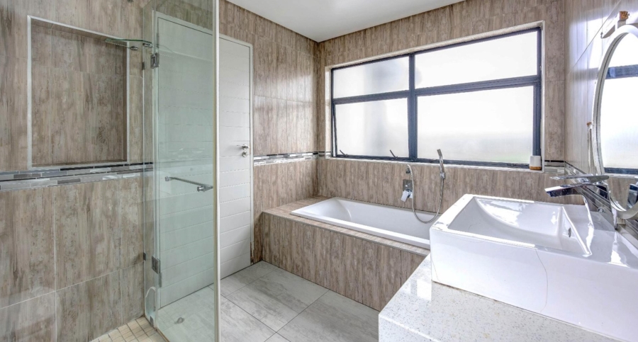 5 Bedroom Property for Sale in Cedar Lakes Gauteng