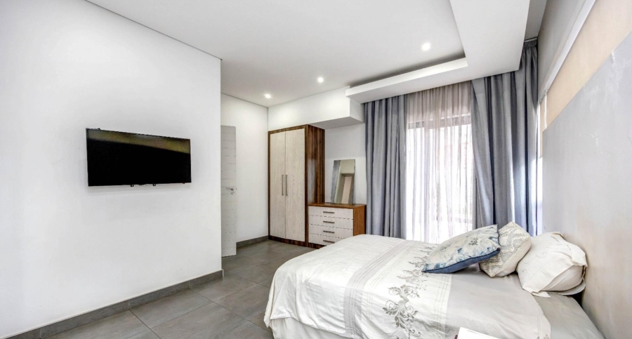 5 Bedroom Property for Sale in Cedar Lakes Gauteng