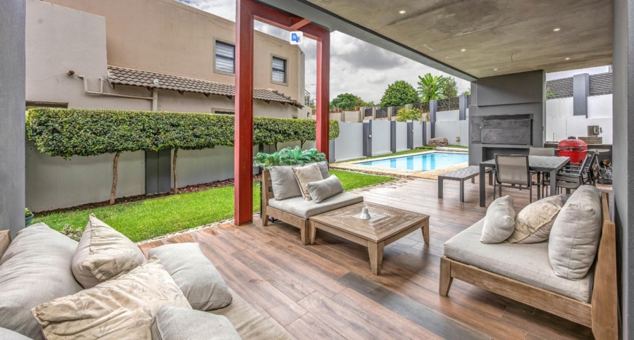 5 Bedroom Property for Sale in Cedar Lakes Gauteng