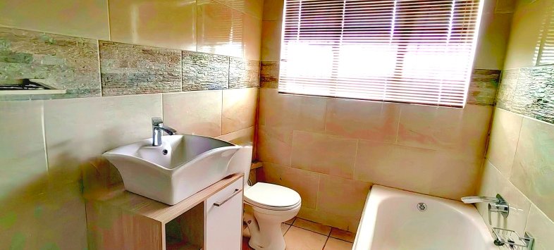 To Let 1 Bedroom Property for Rent in Discovery Gauteng