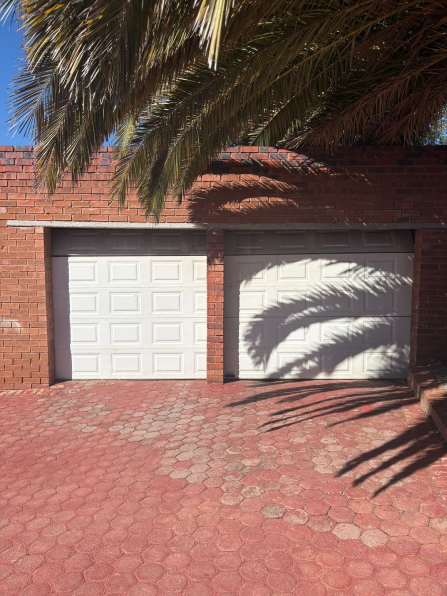 To Let 3 Bedroom Property for Rent in Florida Gauteng