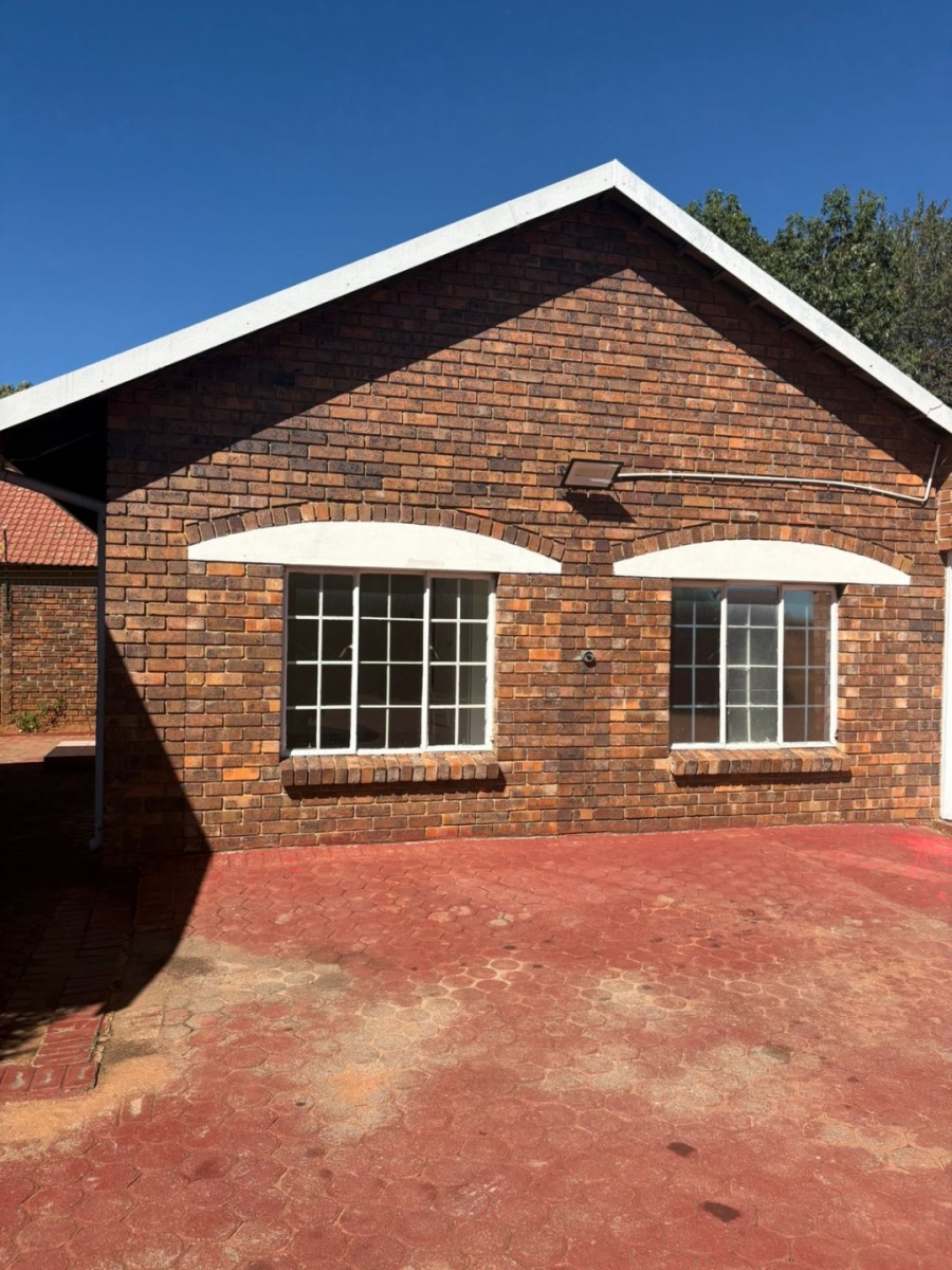 To Let 3 Bedroom Property for Rent in Florida Gauteng