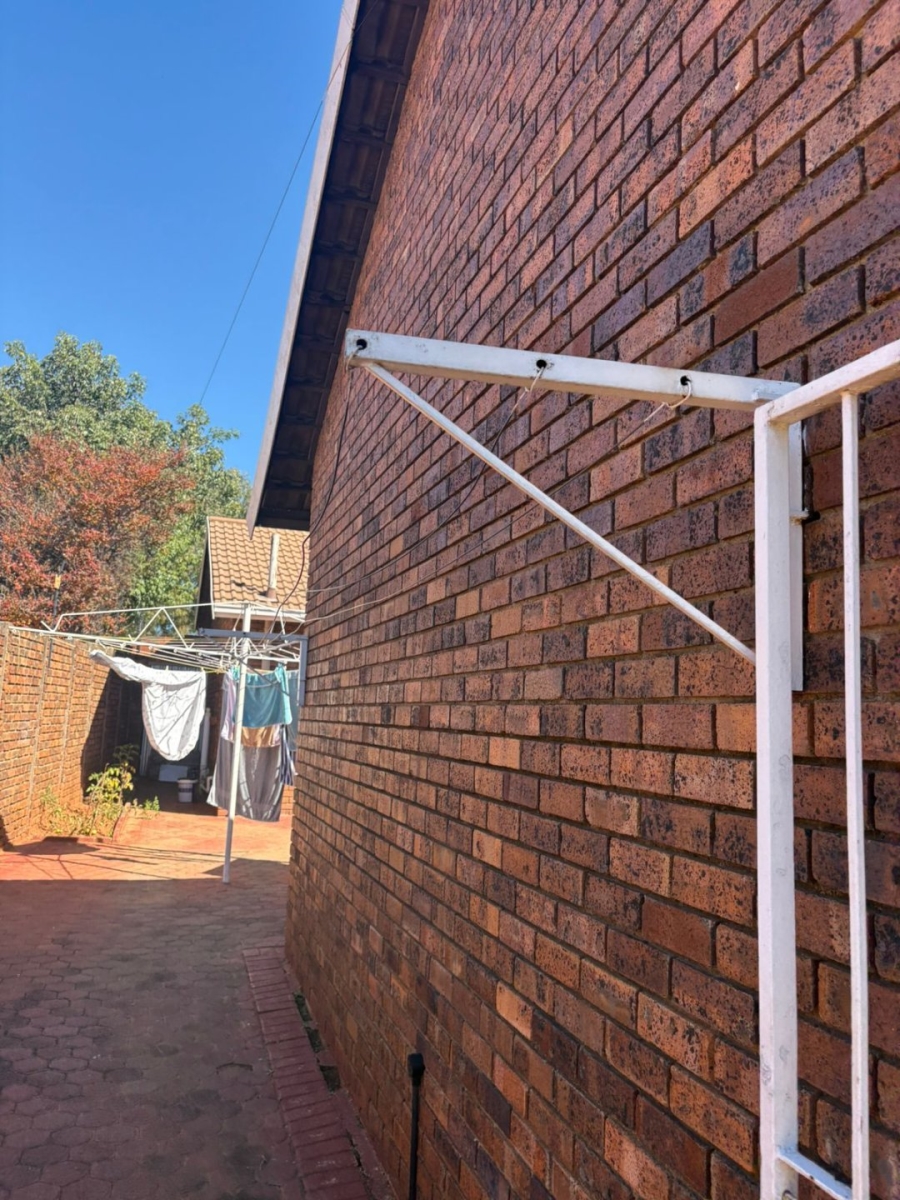 To Let 3 Bedroom Property for Rent in Florida Gauteng