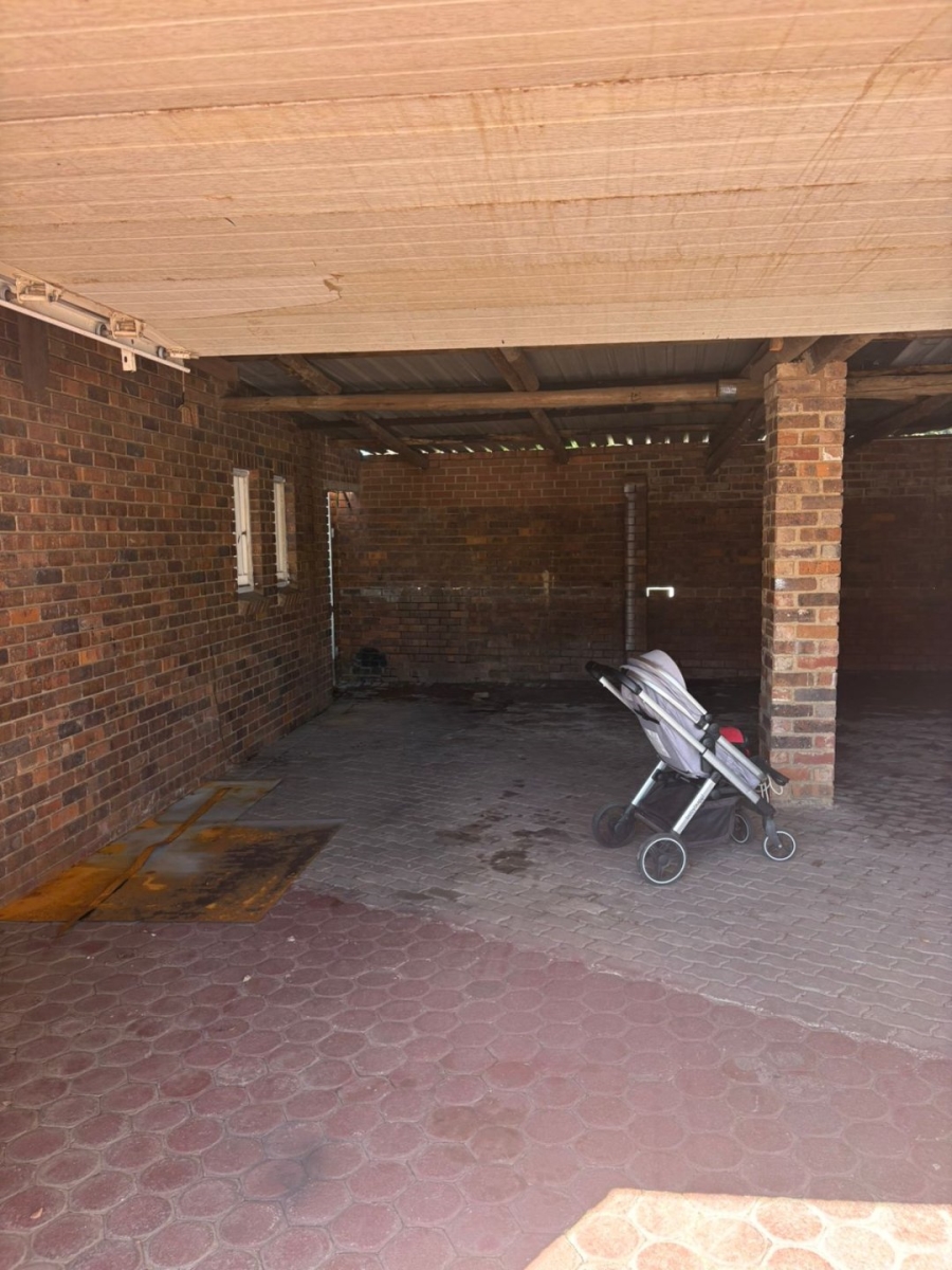 To Let 3 Bedroom Property for Rent in Florida Gauteng